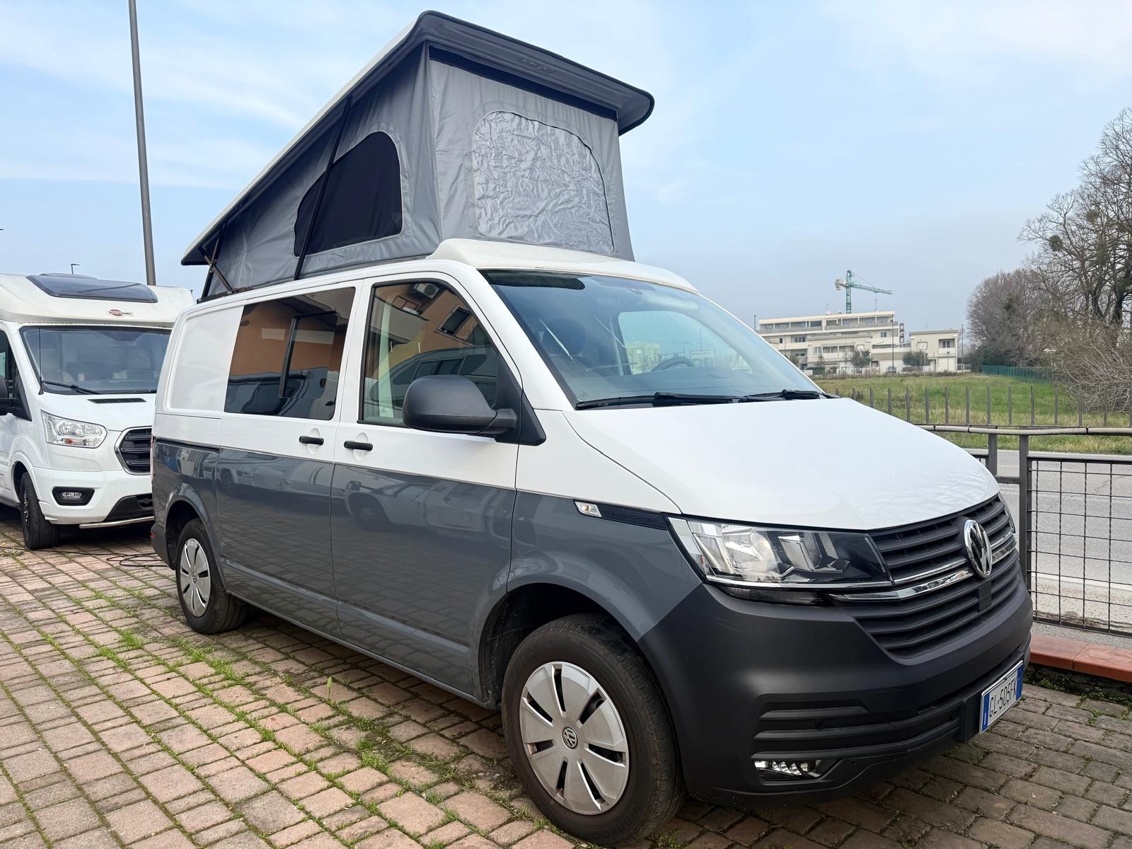 VOLKSWAGEN TRANSPORTER V TEK 4,90 M LUNGHEZZA