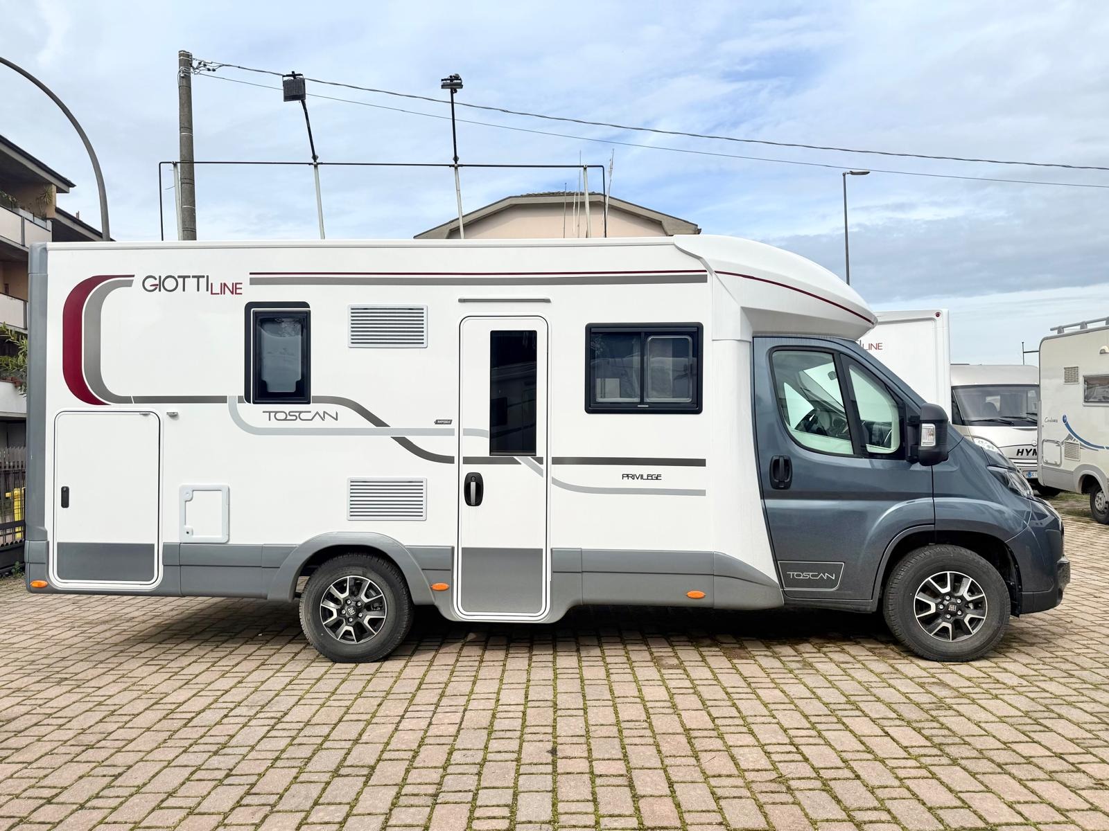 GIOTTILINE TOSCAN 69XF|DINETTE FACE TO FACE E BASCULANTE