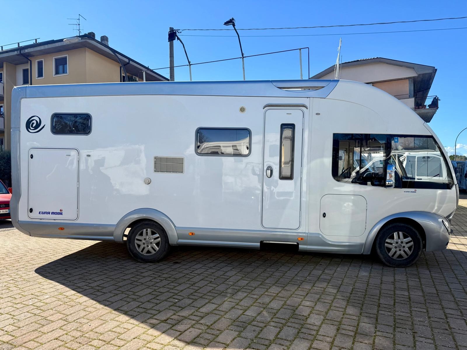 EURA MOBIL TERRESTRA I 700 EB ANNO 2010
