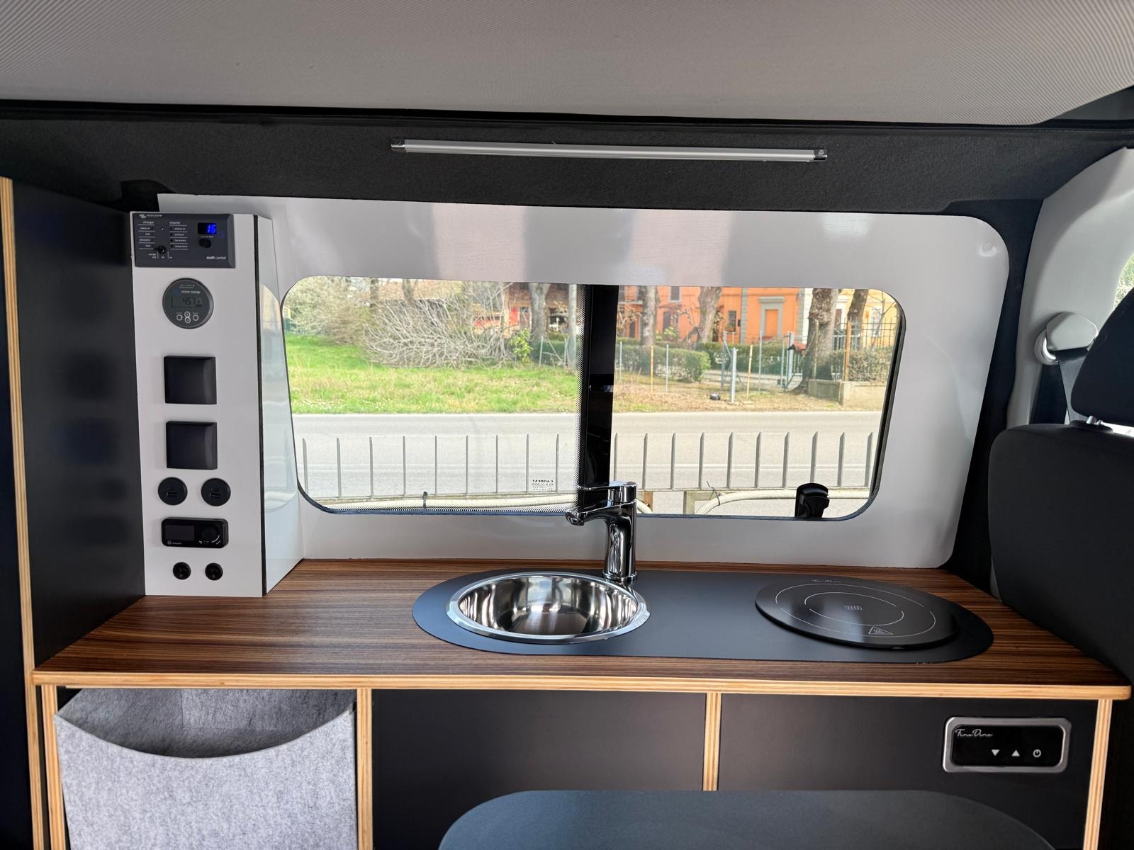 VOLKSWAGEN TRANSPORTER V TEK 4,90 M LUNGHEZZA