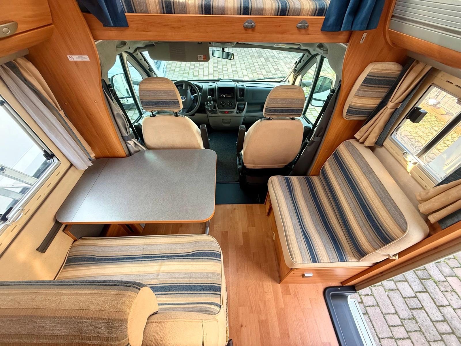 ADRIA CORAL A 640 SK USATO 2007 68000 KM