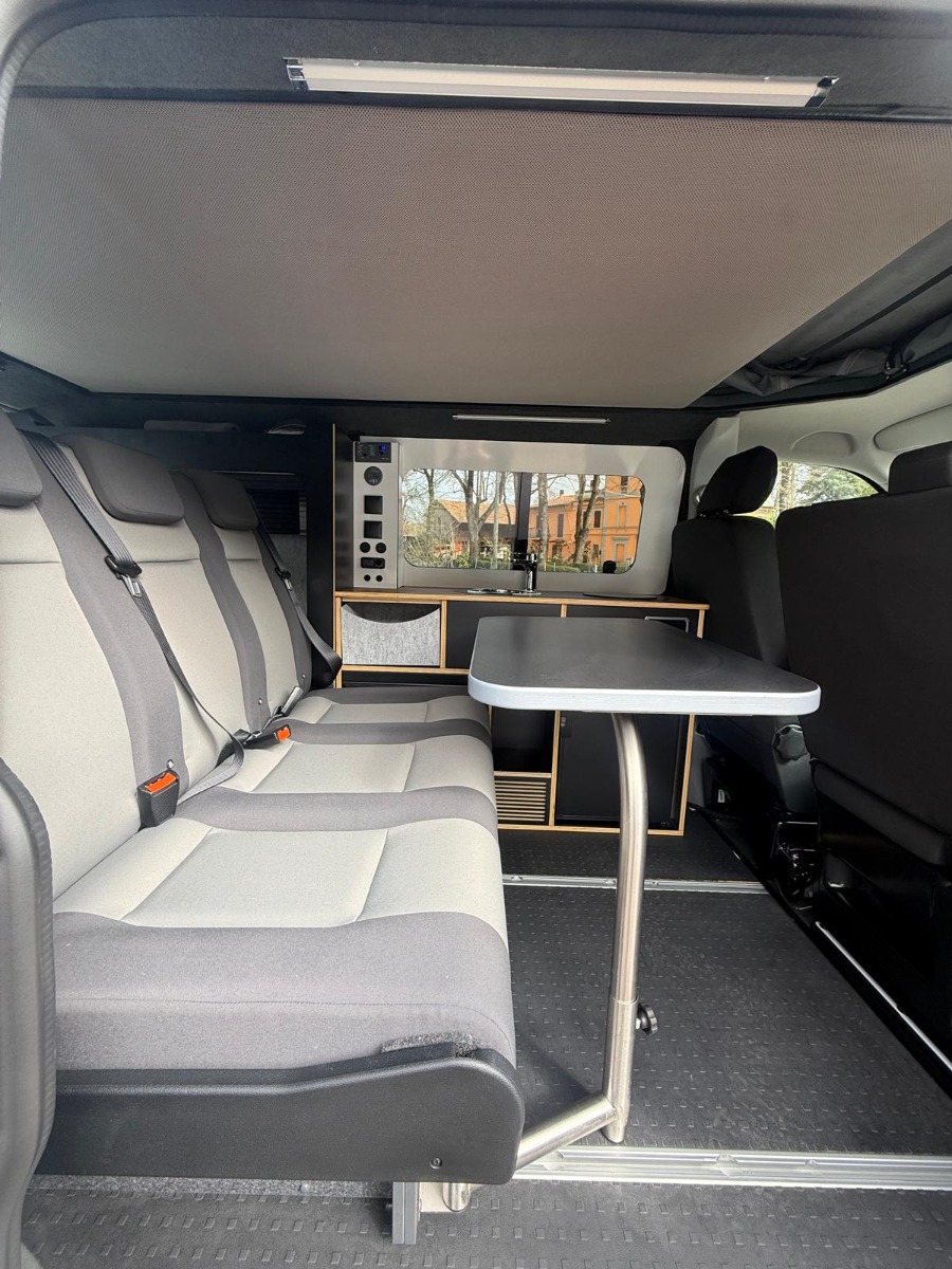 VOLKSWAGEN TRANSPORTER V TEK 4,90 M LUNGHEZZA