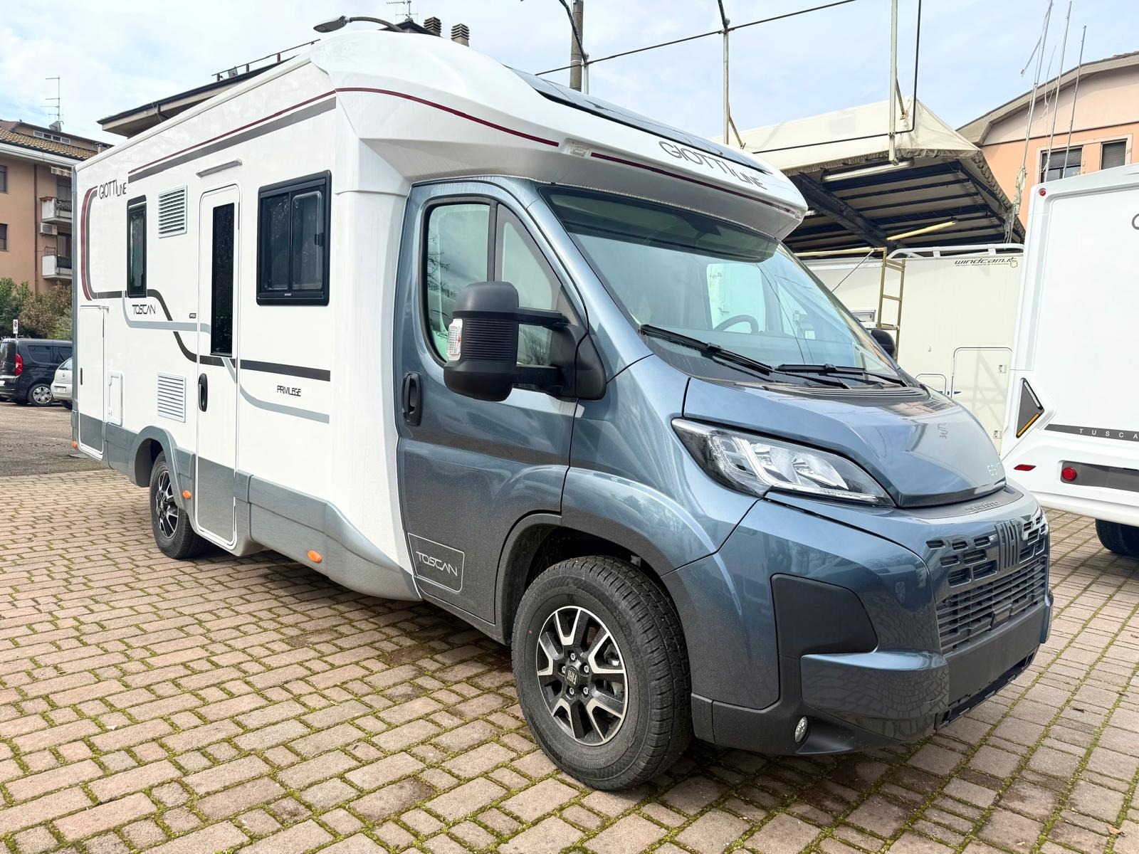 GIOTTILINE TOSCAN 69XF|DINETTE FACE TO FACE E BASCULANTE