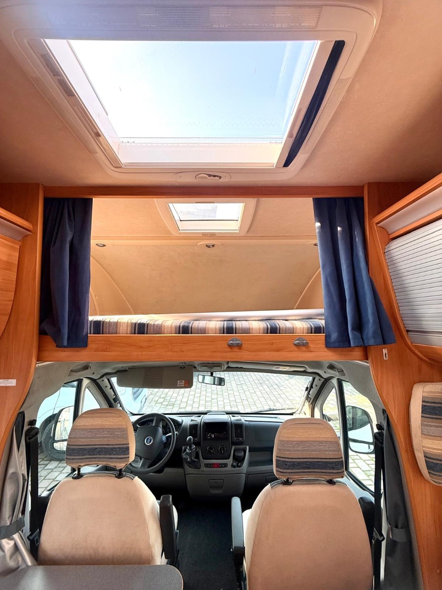 ADRIA CORAL A 640 SK USATO 2007 68000 KM