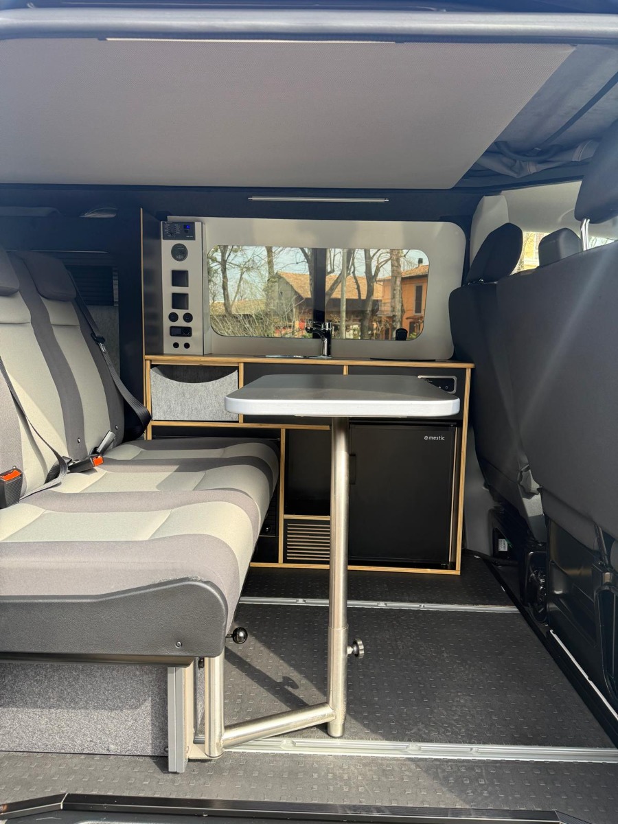 VOLKSWAGEN TRANSPORTER V TEK 4,90 M LUNGHEZZA